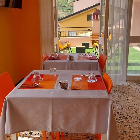 B&B La Terrazza Del Sole Alojamento de Acomodação e Pequeno-almoço Bosa
